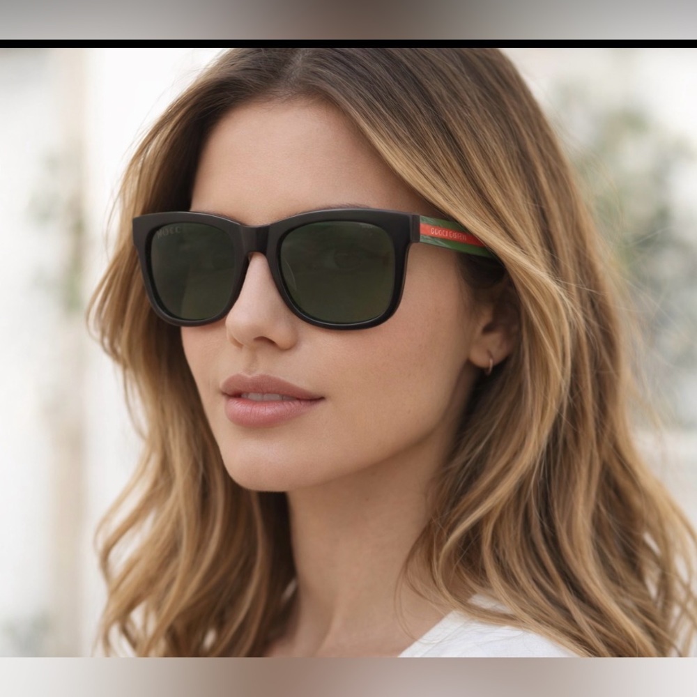 Gucci Women's black square sunglasses, New